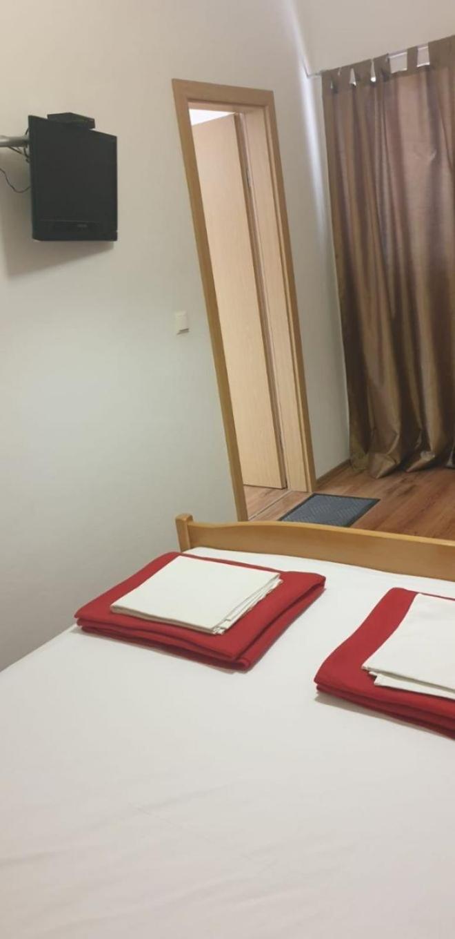Apartments Biserka - 50 M From Beach Τρογκίρ Εξωτερικό φωτογραφία