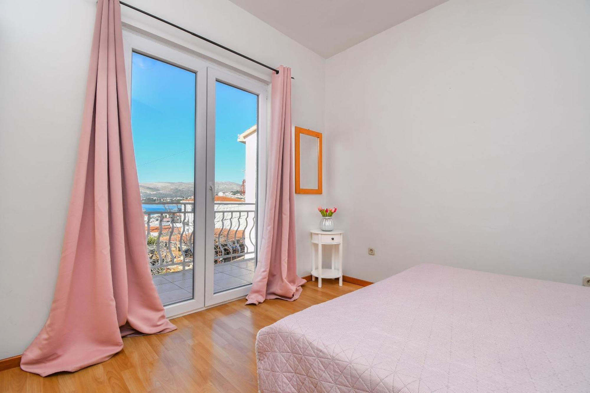 Apartments Biserka - 50 M From Beach Τρογκίρ Εξωτερικό φωτογραφία