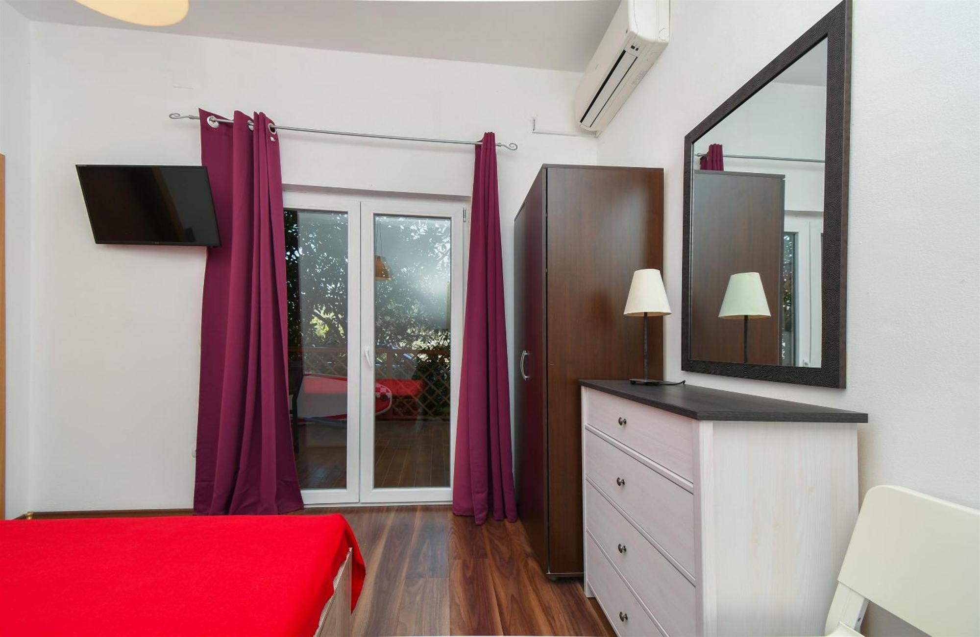 Apartments Biserka - 50 M From Beach Τρογκίρ Εξωτερικό φωτογραφία